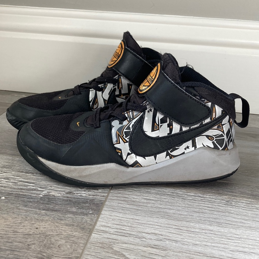 Boys Nike Time Hustle Graffiti